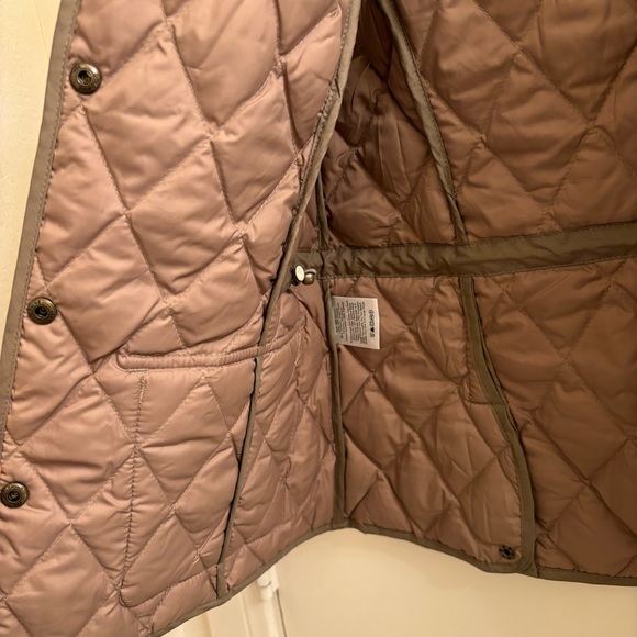 Eddie Bauer Women’s Brown Goose Down Fill Quilted Puffer Vest Jacket Size XS - Picture 5 of 6